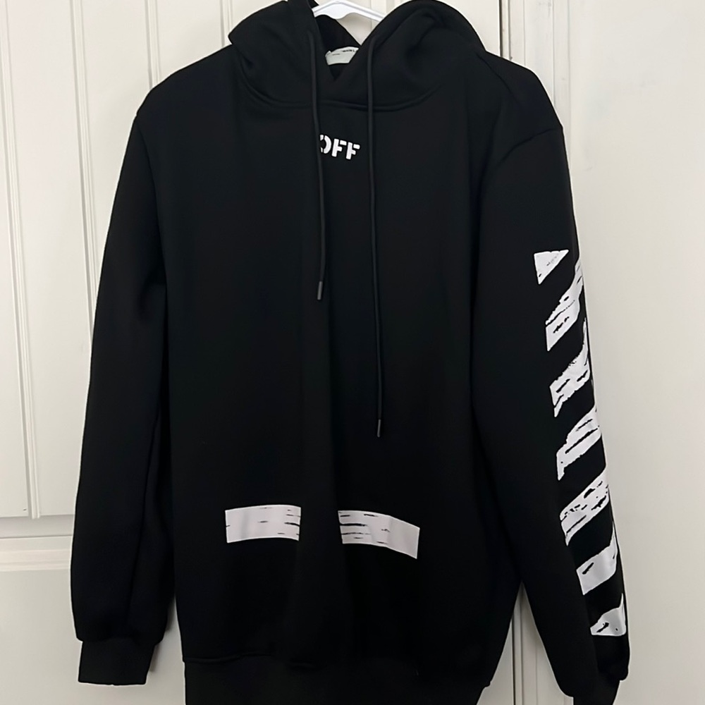 Distressed Off-White hoodie (GET It NOW🔥🔥)